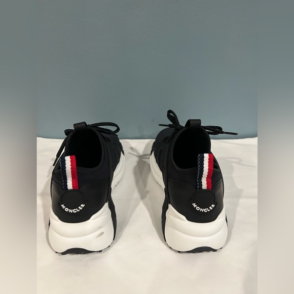 Moncler Womens Lunarove Low-Top Sneakers - Picture 7 of 16